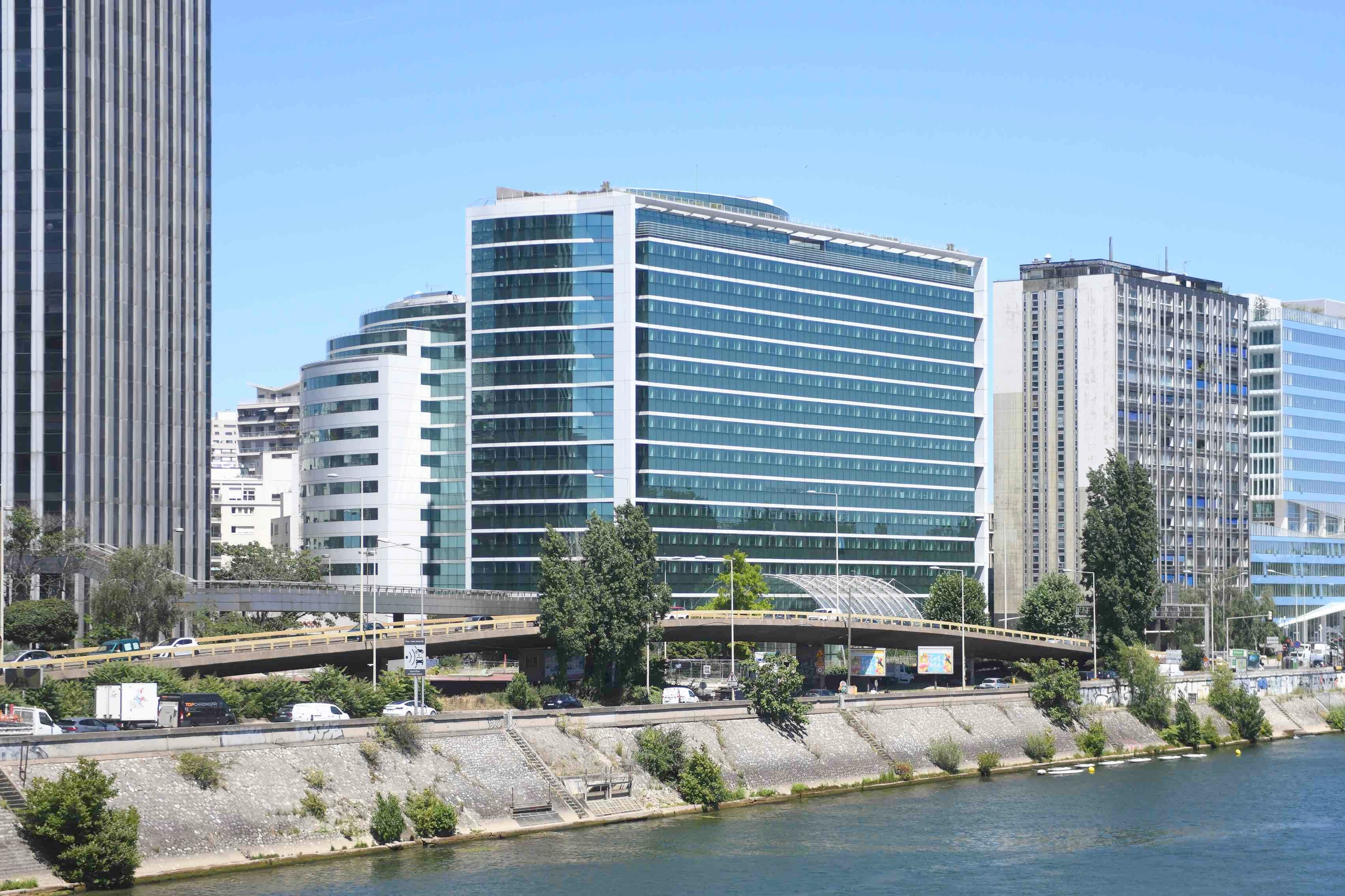 La Tour Canopy, siège d’ACENSI à Courbevoie, vue depuis la Seine